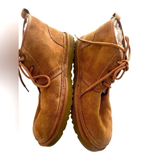 Like new UGG Neumel Chestnut Lace up ankle boots.
